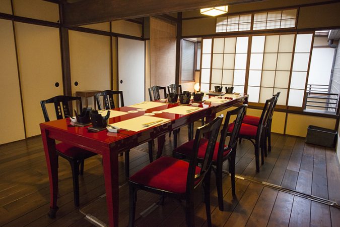 Room 4(ニの一)